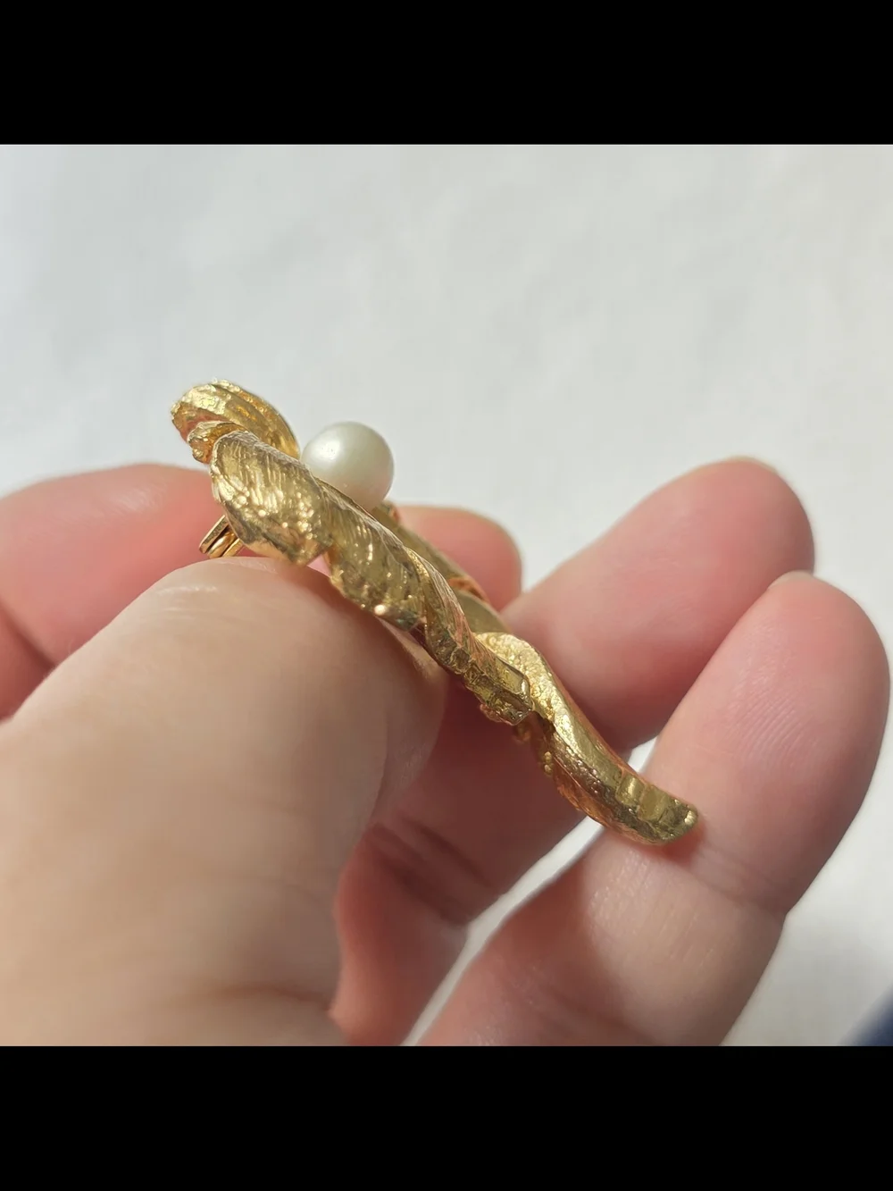 Jacqueline Ferrar Brooch Gold Tone Leaf Pearl Accent 2in
